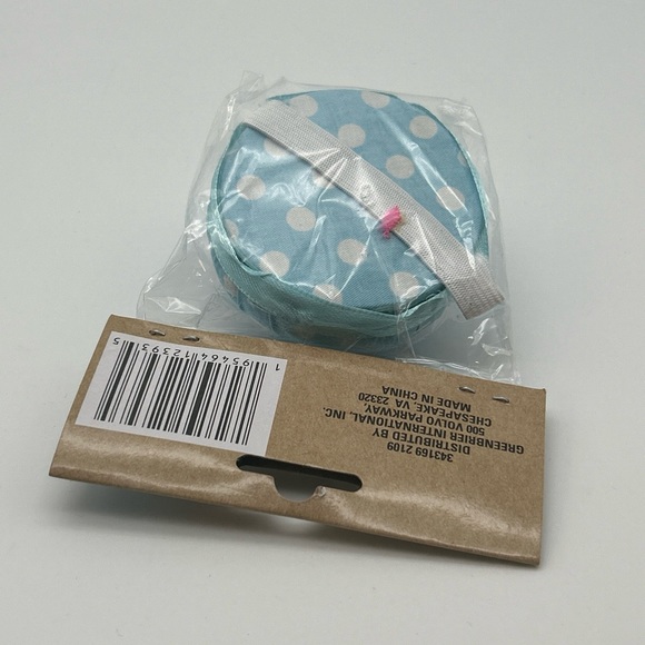 Assorted sewing Needles, Self Threading Needles, 70 pieces & Blue Pin Cushion - Picture 8 of 8